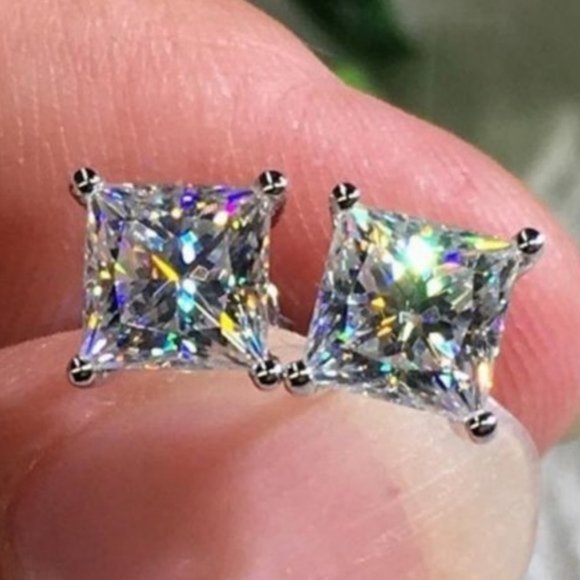 NEW Chic Diamond Silver Stud Earrings - Picture 2 of 3